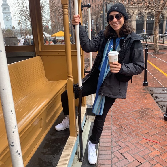 Meet your Posher, Gabriela! - Picture 2 of 7